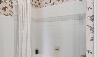 709 E 12th St, Baxter Springs, KS 66713