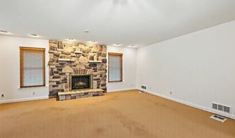 725 N 8th Ave, Addison, IL 60101