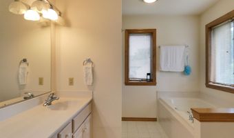 125 E WAYFARER Ln, Appleton, WI 54913