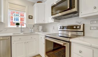 1114 N HARRISON St, Arlington, VA 22205