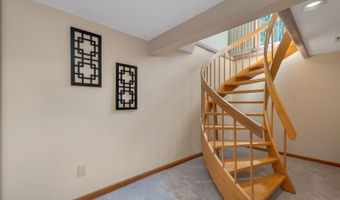 82 Pilgrim Dr, Bedford, NH 03110