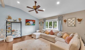 9 Brentwood Ter, Middletown, NJ 07748