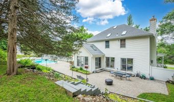 1 Victoria Pines Ln, Andover, NJ 07848