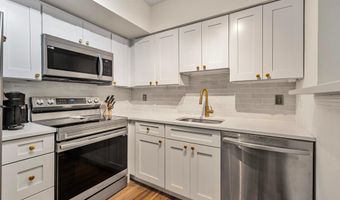 1001 N RANDOLPH St 212, Arlington, VA 22201