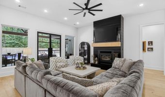 810 Caddo Dr, Benton, AR 72019
