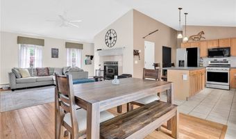 167 Vernon Dr, Glocester, RI 02814