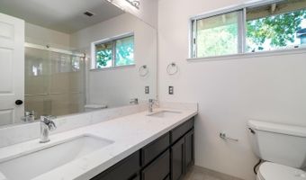 2318 S Hampton Cir, Santa Rosa, CA 95401