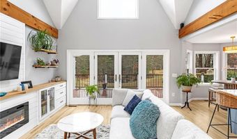 11 Pequot Ln, Hopkinton, RI 02804