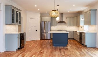 44 Saddlebrook Dr, Warwick, RI 02818