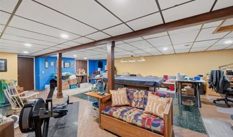 409 Mayfair Dr, Ballwin, MO 63011