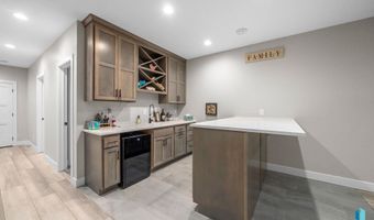 2820 E Daybreak Cir, Brandon, SD 57005