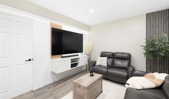 54 Salem Ave, Cranston, RI 02920