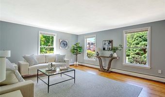15 Sylvia Ln, Lincoln, RI 02865