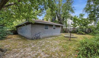 825 SE H St, Bentonville, AR 72712