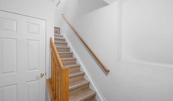 1876 Lindsay Ln, Ann Arbor, MI 48104