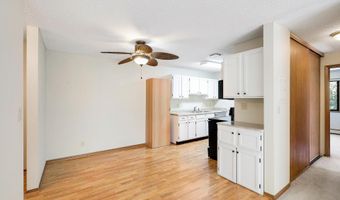 4 Pine Tree Dr 320, Arden Hills, MN 55112