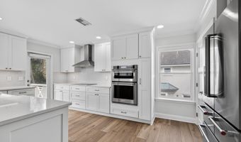1766 BEACH Ave, Atlantic Beach, FL 32233