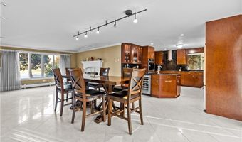 1 Middlebrook Ln, Lincoln, RI 02865