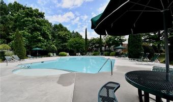 1078 Prestwyck Ct, Alpharetta, GA 30004