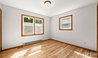 33 Baker Dr, Asheville, NC 28806