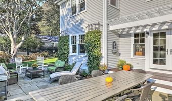 19 Summer St, Bristol, RI 02809