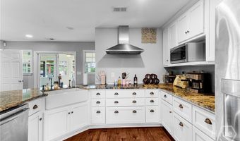 762 Old McLeod Bridge Rd, Adrian, GA 31002