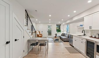 922 8TH St NE, Washington, DC 20002