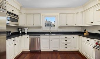 44 Tuckerman Ave, Middletown, RI 02842