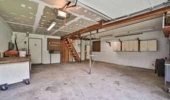 831 W Gebhard Ln, Alden, NY 14004