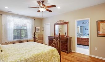 10 Harbor Pl, Barnegat, NJ 08005