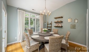 7 Oak Hollow Dr, Asheville, NC 28805