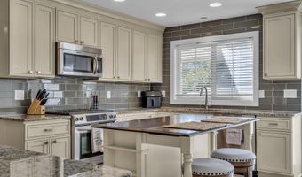 65 Shell St, Beachwood, NJ 08722