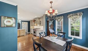 302 Fox Hollow Woods Dr, Ballwin, MO 63021