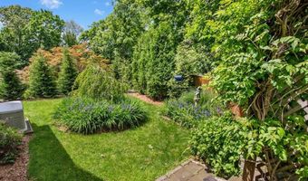 15 Devonshire Dr, Darien, CT 06820