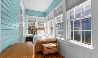 58 Second St, Newport, RI 02840