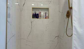 2011 N UPTON St, Arlington, VA 22207