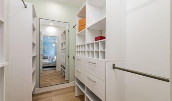 8 Kerins Ter, Newport, RI 02840
