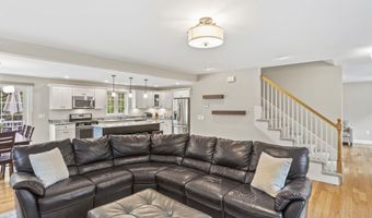 90 Village Place Dr, Barrington, NH 03825