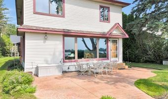 429 Edgewater Dr, Algonac, MI 48001