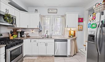 36 Henrietta St, Amsterdam, NY 12010