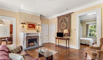245 Eustis Ave B, Newport, RI 02840