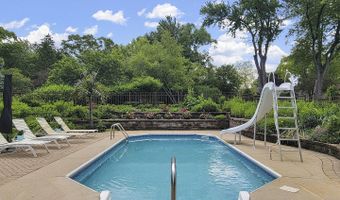 40484 Sunset Dr N, Antioch, IL 60002