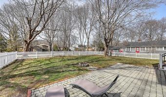 17 Mosher Dr, Barrington, RI 02806