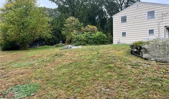 2 Cobble Hill Rd, Lincoln, RI 02865