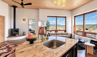 30 Cielo Grande Rd, Carson, NM 87577