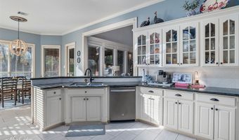 1310 Bay Ridge Dr, Benton, LA 71006
