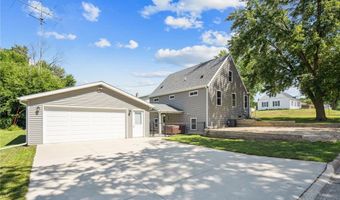 1102 E 2nd St, Anamosa, IA 52205