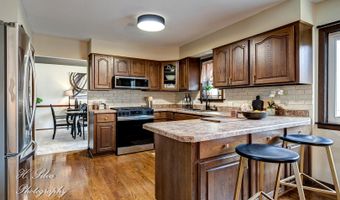 1402 Winaki Trl, Algonquin, IL 60102