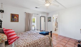 130 14th St, Apalachicola, FL 32320