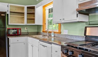 47 Westwood Pkwy, Barre, VT 05641